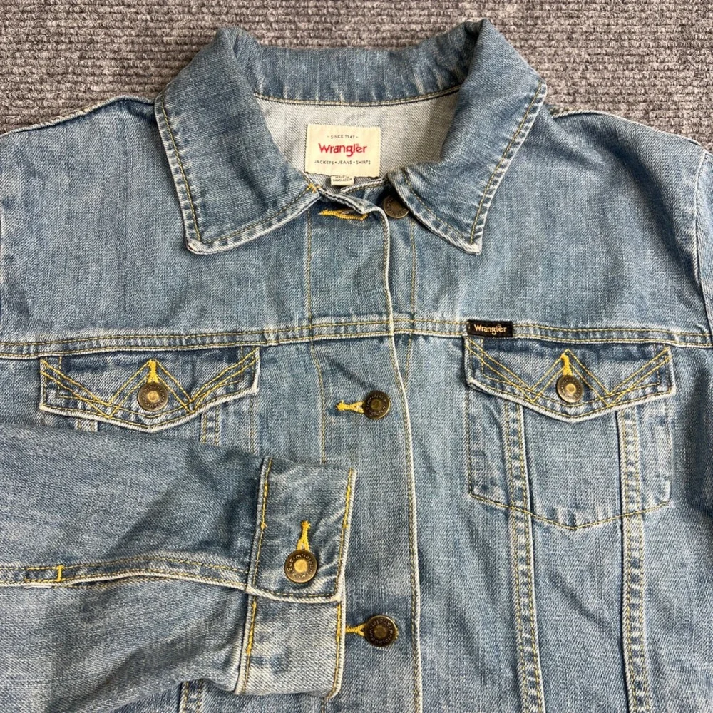 Wrangler Womens Light Wash Denim Trucker Jacket Blue Medium 10MT1JKBN Cotton
